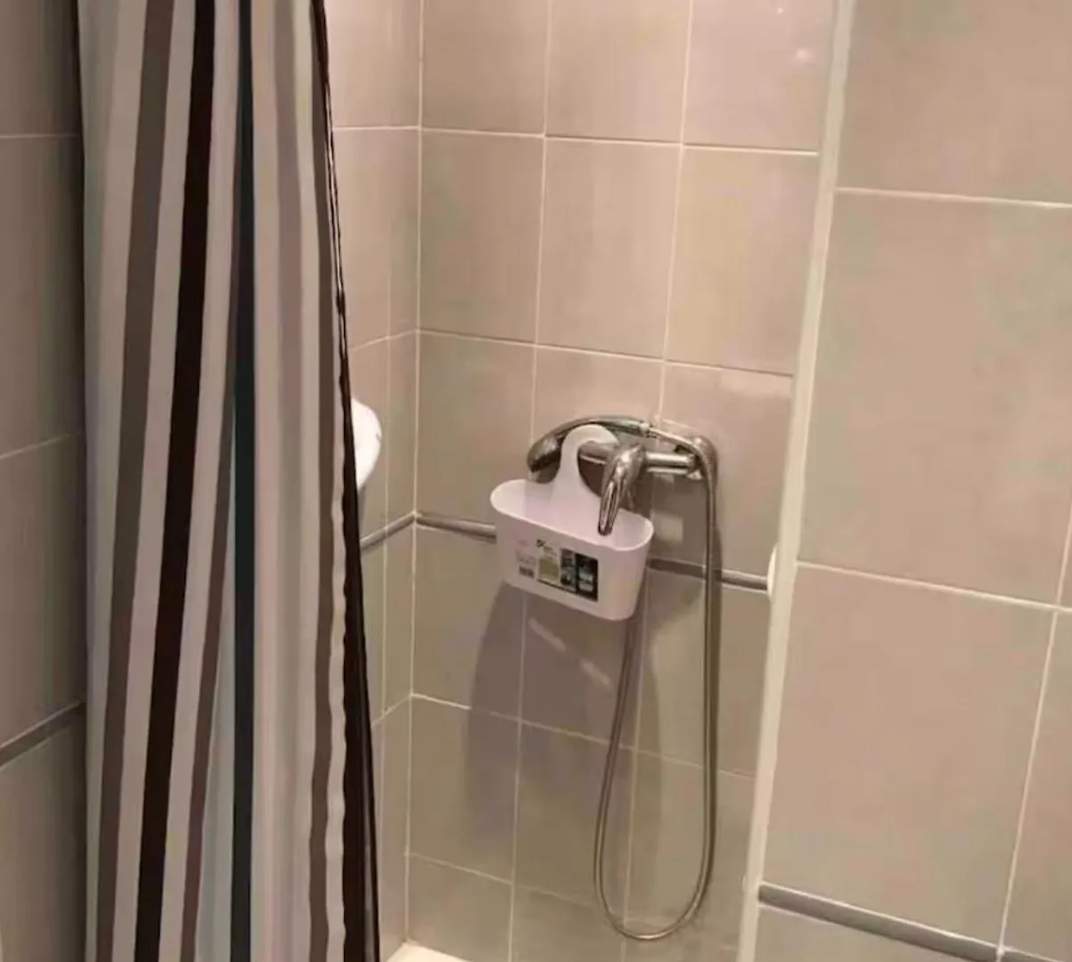 Habitacion Individual Con Bano Privado En Piso De Lujo San Juan de Aznalfarache